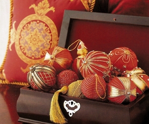 Bombay_box_orn